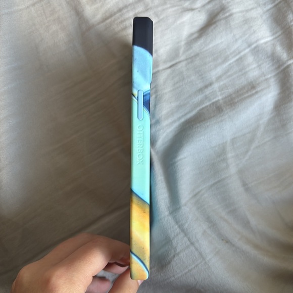 iphone 13 otterbox case - Picture 3 of 6